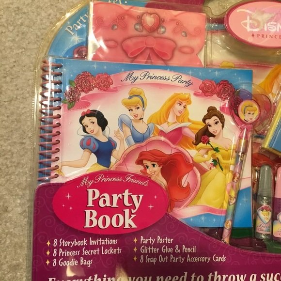 Disney Princess Enchanted Party Set 8 Invitations Lockets Poster Glitter Books - Picture 2 of 11